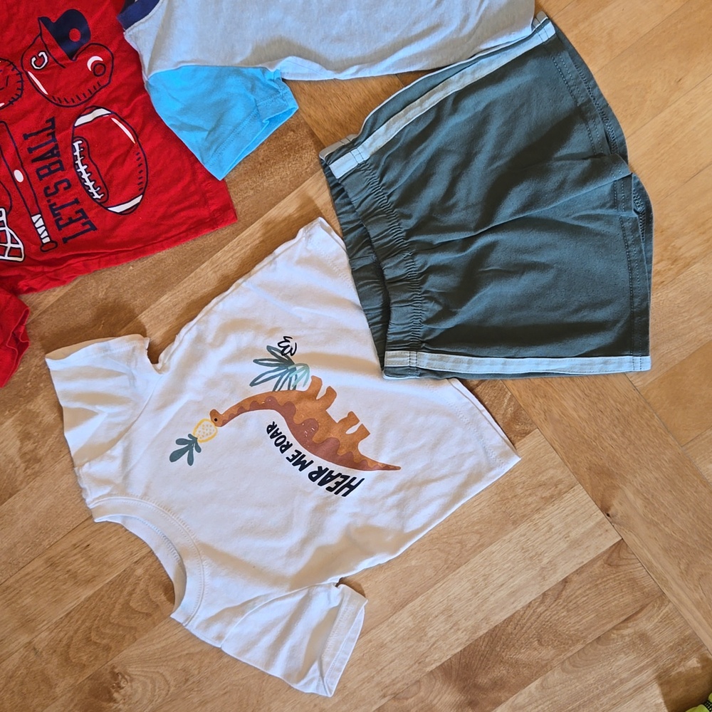 A bundle of 18M boys play clothes - Picture 2 of 10